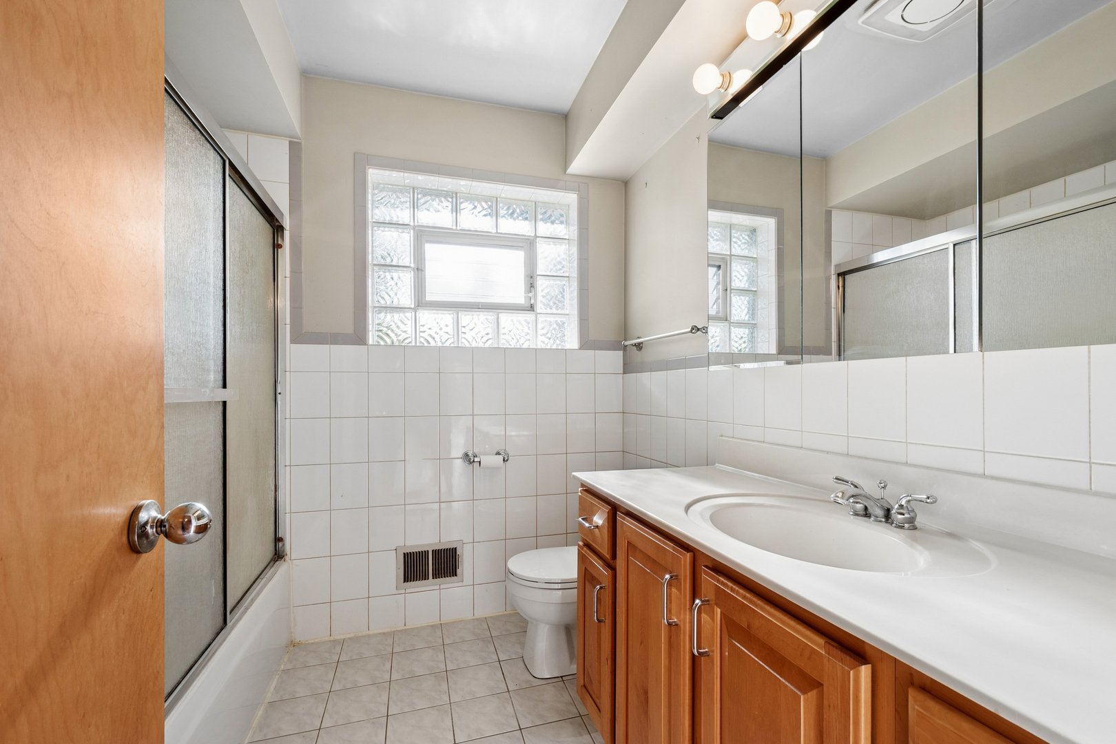 4159 Golf Road Skokie, IL 60076 - Photo 16 of 24 Gallery Image 16