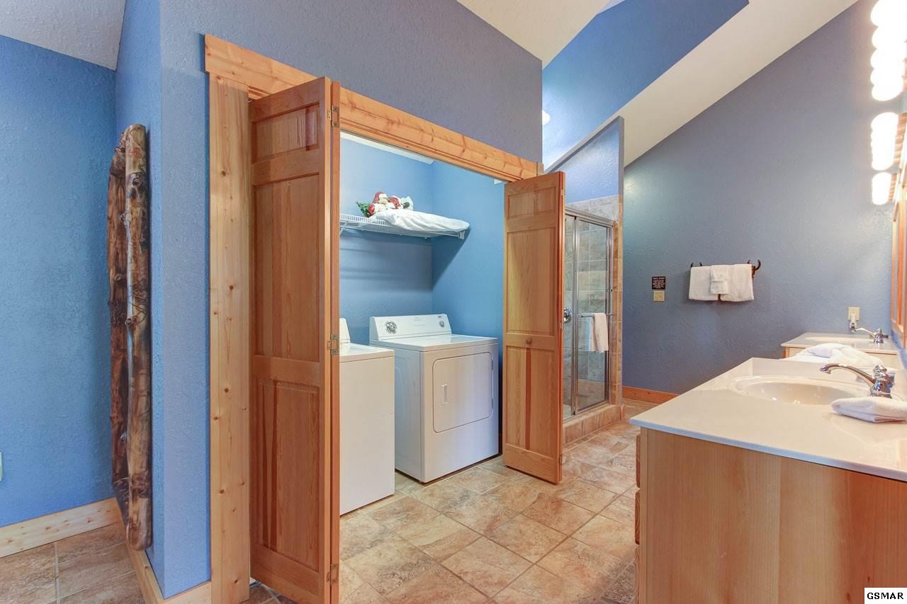 1010 Mathis Hollow Road, Unit CLOUDDANCER Gatlinburg, TN 37738 - Photo 16 of 36 Gallery Image 16
