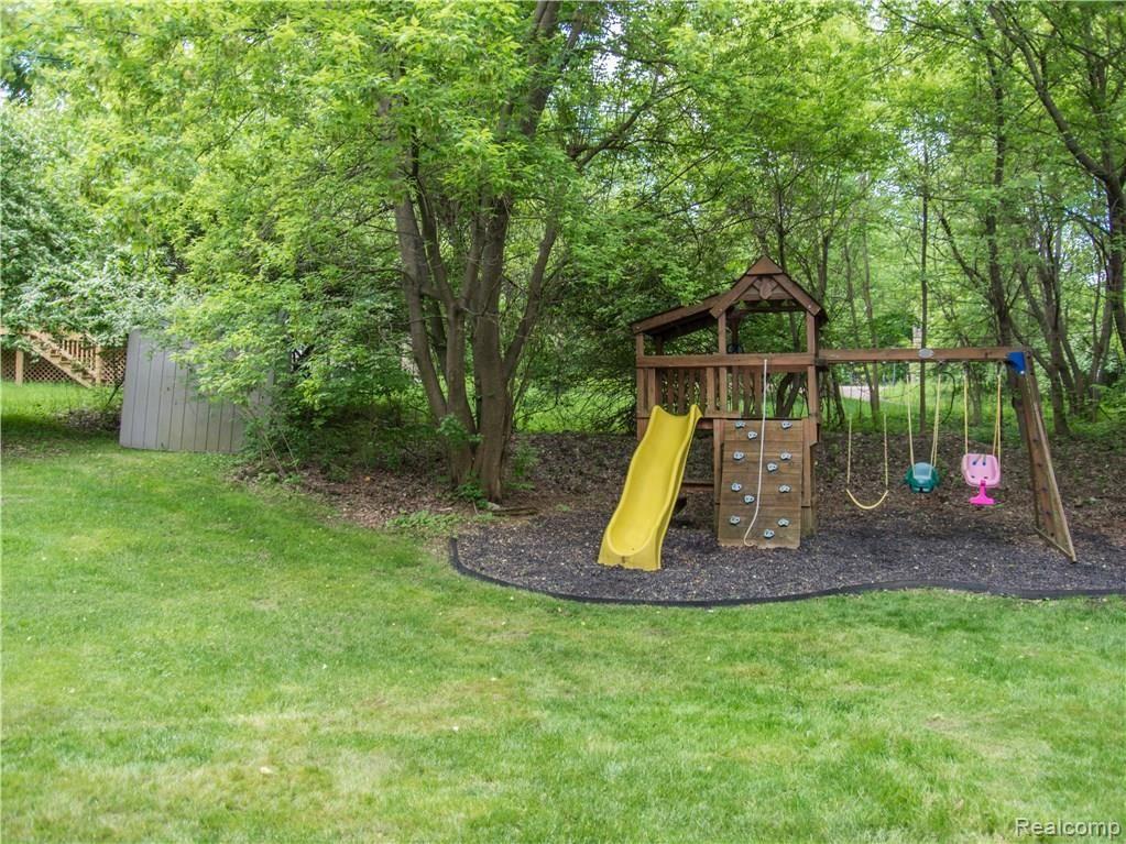 99 Childress Avenue Rochester, MI 48307 - Photo 41 of 43 042 Exterior Back.jpg