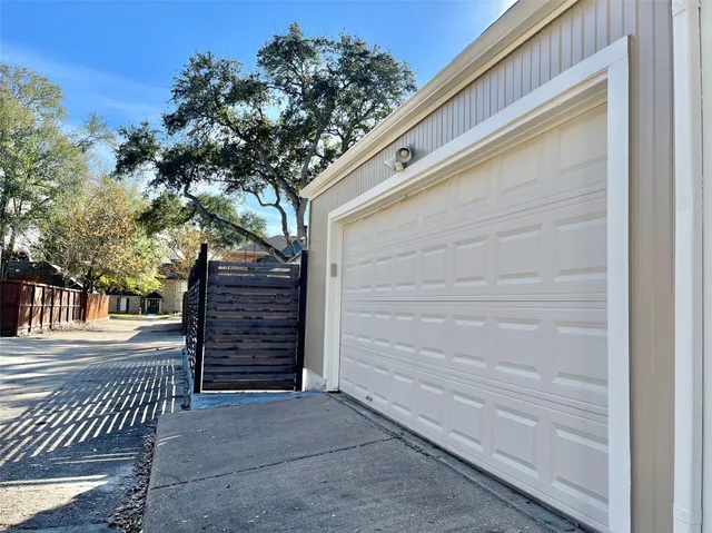 $3,500 | 707 Center Hill Drive, Houston, TX 77079