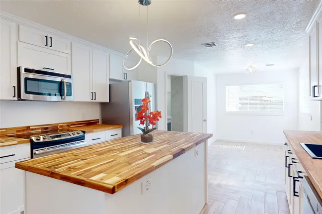 $3,300 | 707 Center Hill Drive, Houston, TX 77079