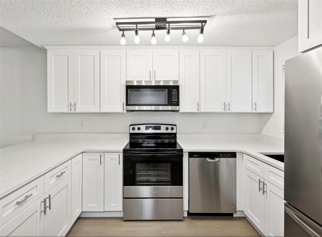 1524 Lakeview Road, Unit 103 Clearwater, FL 33756 - Photo 2 of 12
