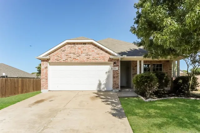 $1,915 | 203 Bear Trail, Waxahachie, TX 75165