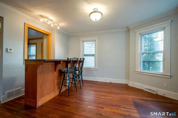 $1,950 | 166 Beaver Street, Unit 1, Ansonia, CT 06401