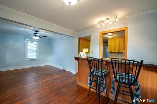 $1,950 | 166 Beaver Street, Unit 1, Ansonia, CT 06401