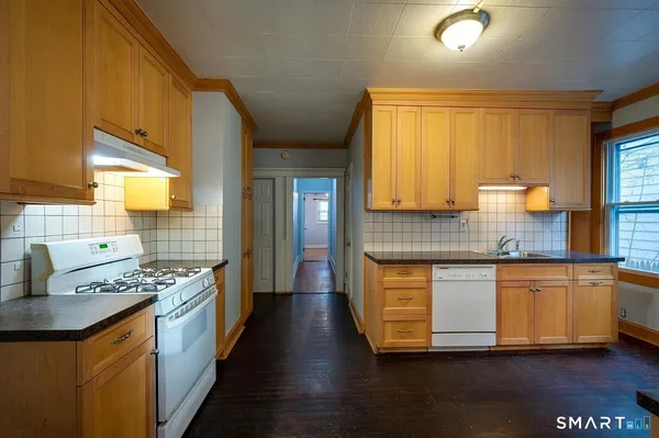 $1,950 | 166 Beaver Street, Unit 1, Ansonia, CT 06401