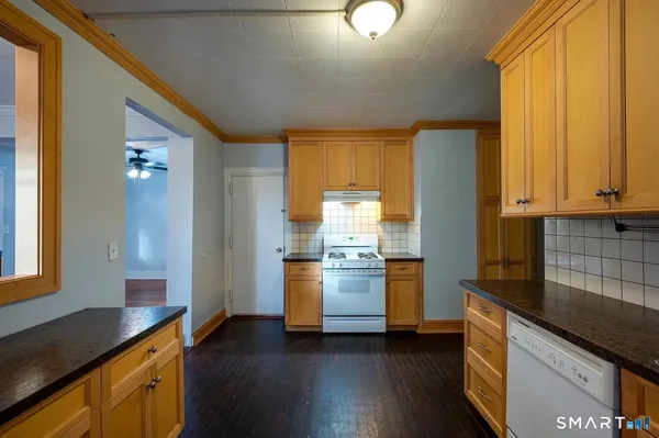 $1,950 | 166 Beaver Street, Unit 1, Ansonia, CT 06401