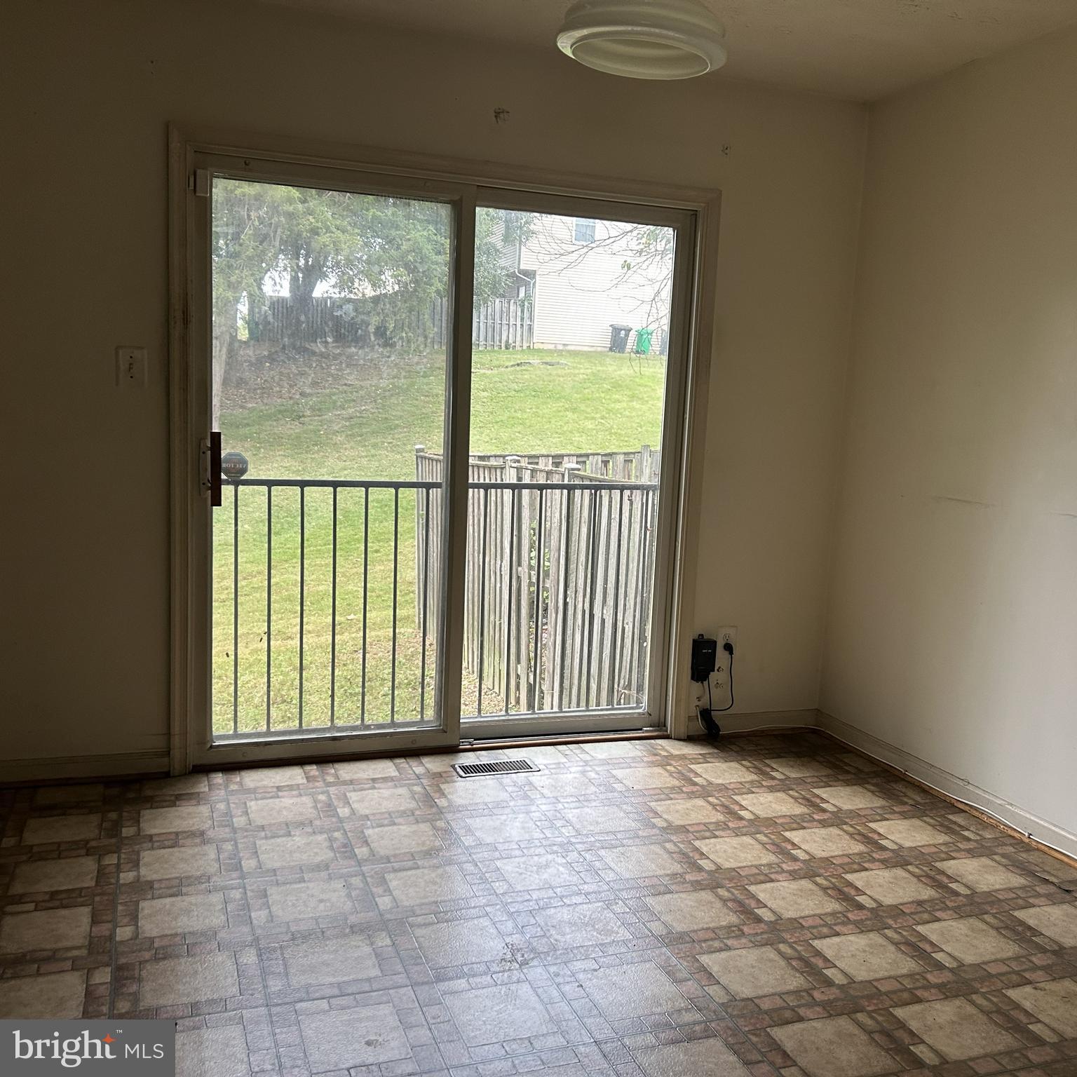 2024 South Anvil Lane Temple Hills, MD 20748 - Photo 4 of 9 a view of an empty room with a window