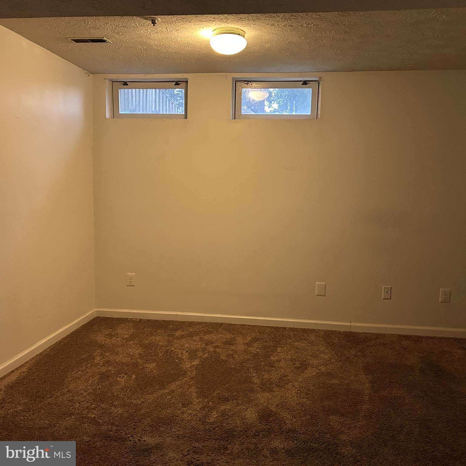 2024 South Anvil Lane Temple Hills, MD 20748 - Photo 5 of 9 an empty room with a empty space