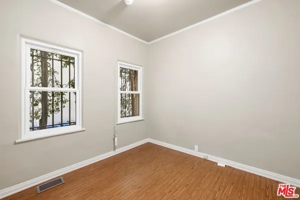 $11,995 | 120 South Poinsettia Place, Los Angeles, CA 90036