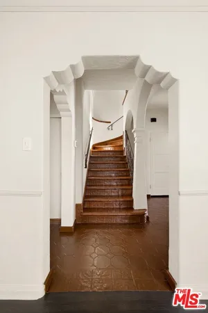 $11,995 | 120 South Poinsettia Place, Los Angeles, CA 90036