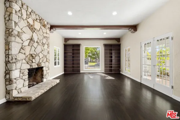 $11,995 | 120 South Poinsettia Place, Los Angeles, CA 90036