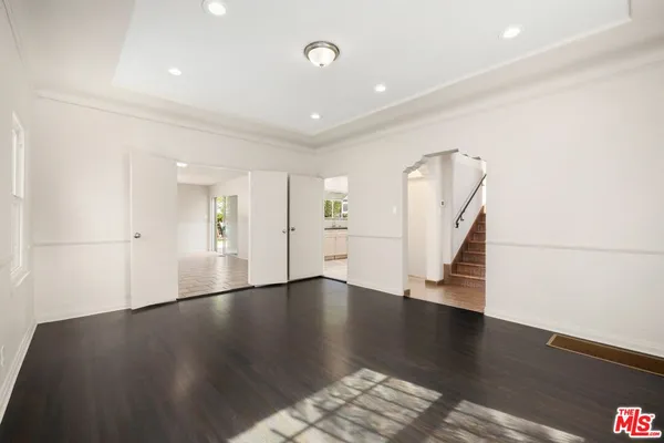 $11,995 | 120 South Poinsettia Place, Los Angeles, CA 90036