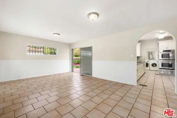 $11,995 | 120 South Poinsettia Place, Los Angeles, CA 90036