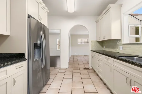 $11,995 | 120 South Poinsettia Place, Los Angeles, CA 90036