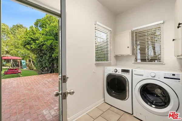 $11,995 | 120 South Poinsettia Place, Los Angeles, CA 90036