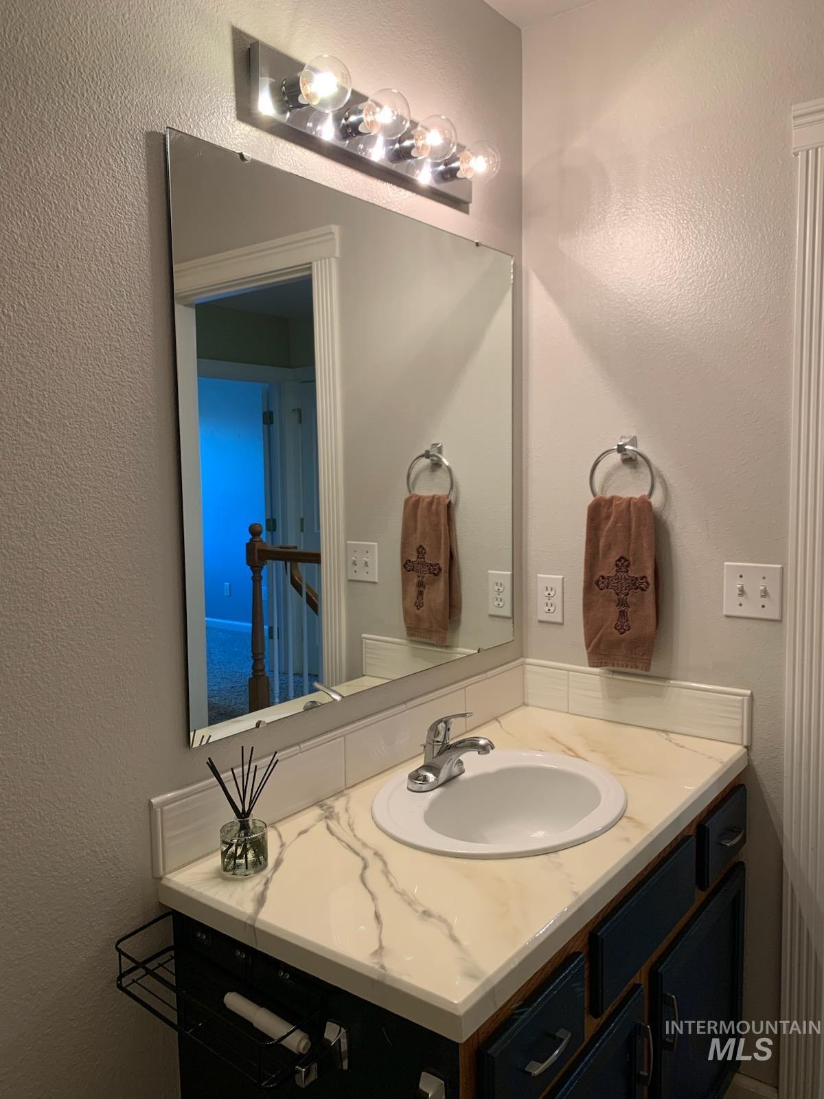 3203 South Capistrano Avenue Boise, ID 83705 - Photo 28 of 30 Bathroom with a textured wall and vanity