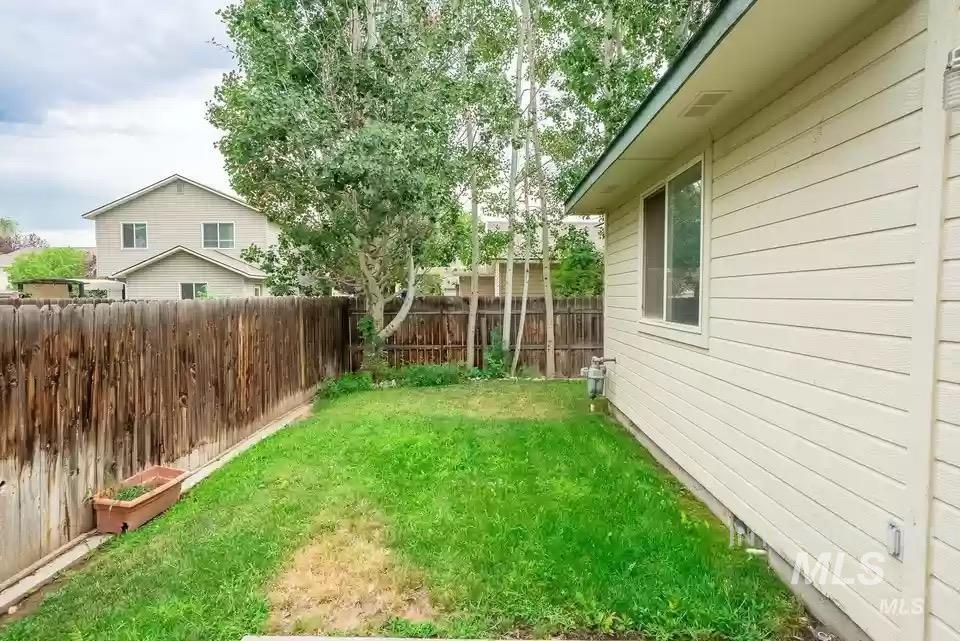 3203 South Capistrano Avenue Boise, ID 83705 - Photo 29 of 30 View of fenced backyard