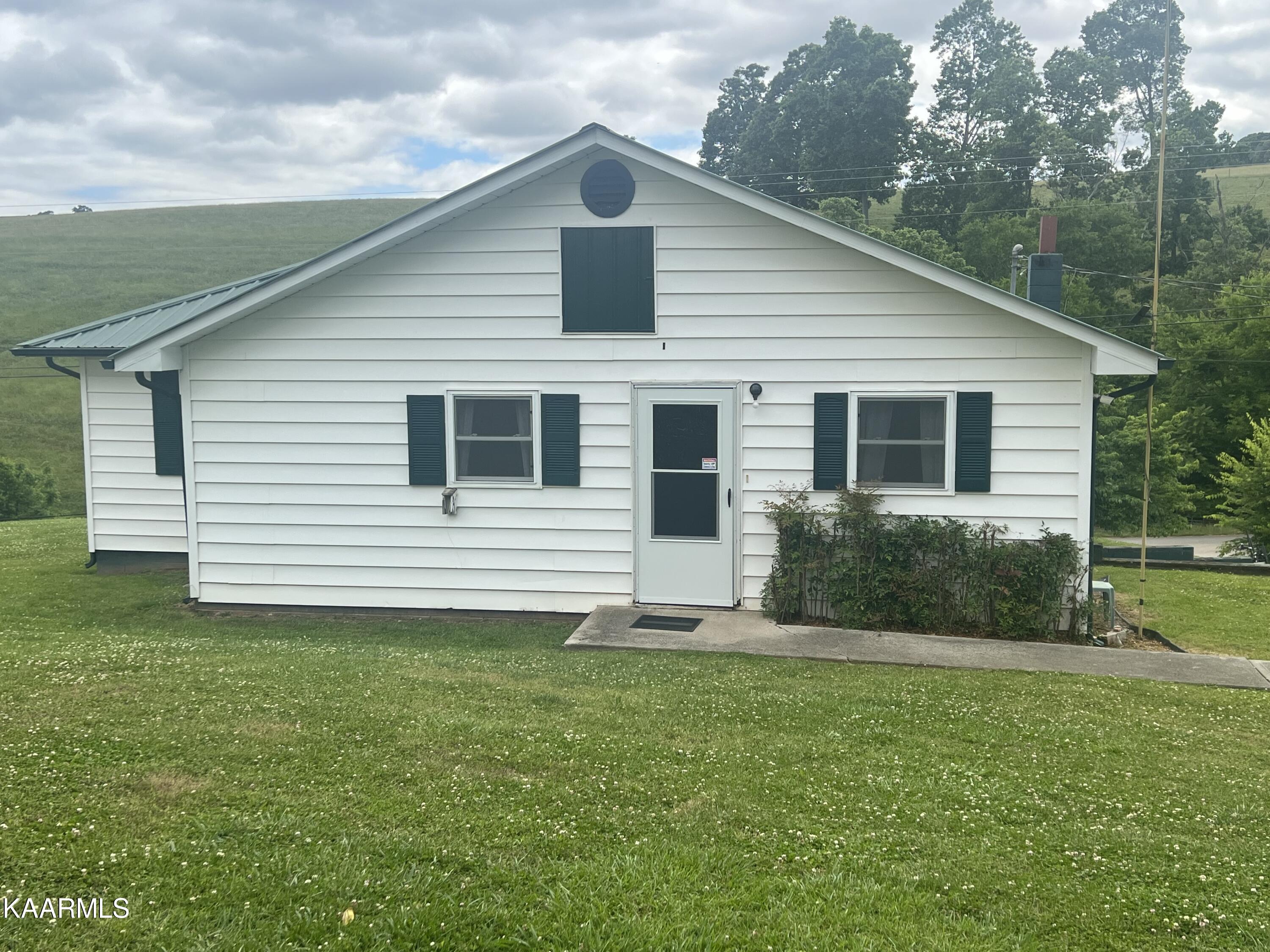 1989 Spoon Hollow Road Rutledge, TN 37861 - Photo 3 of 18 IMG_6498