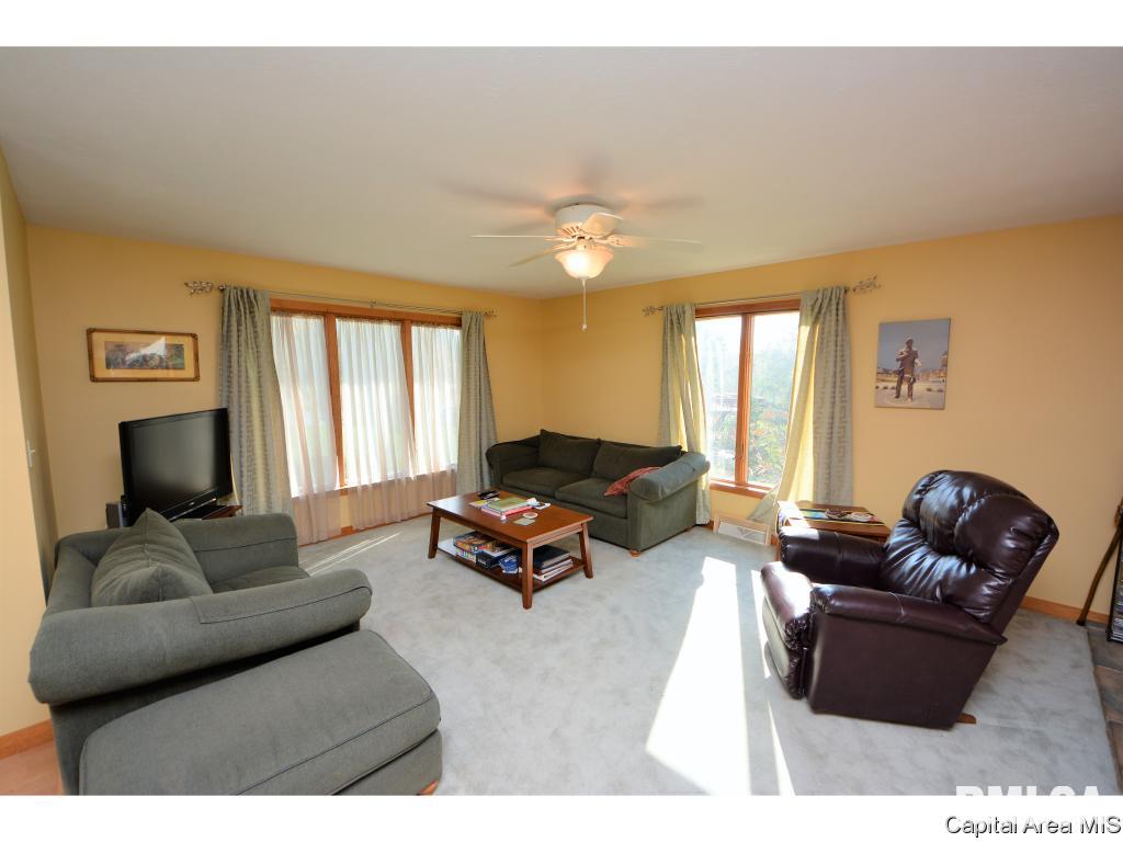 305 Stetson Road New Berlin, IL 62670 - Photo 4 of 21