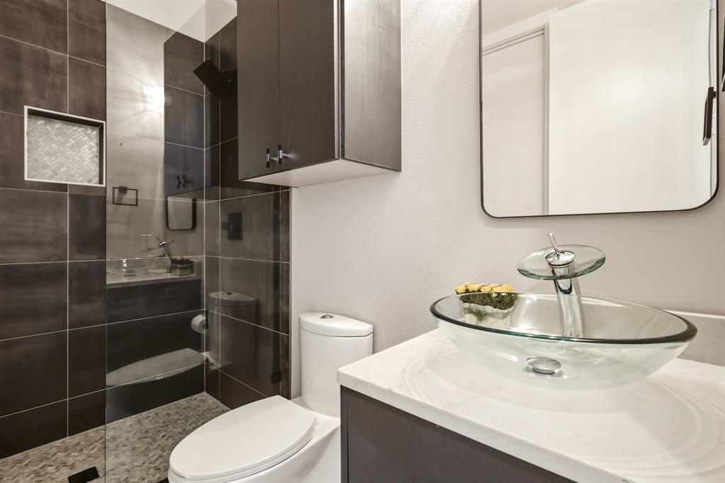 4928 Blaynes Road The Colony, TX 75056 - Photo 20 of 38 Bathroom 4