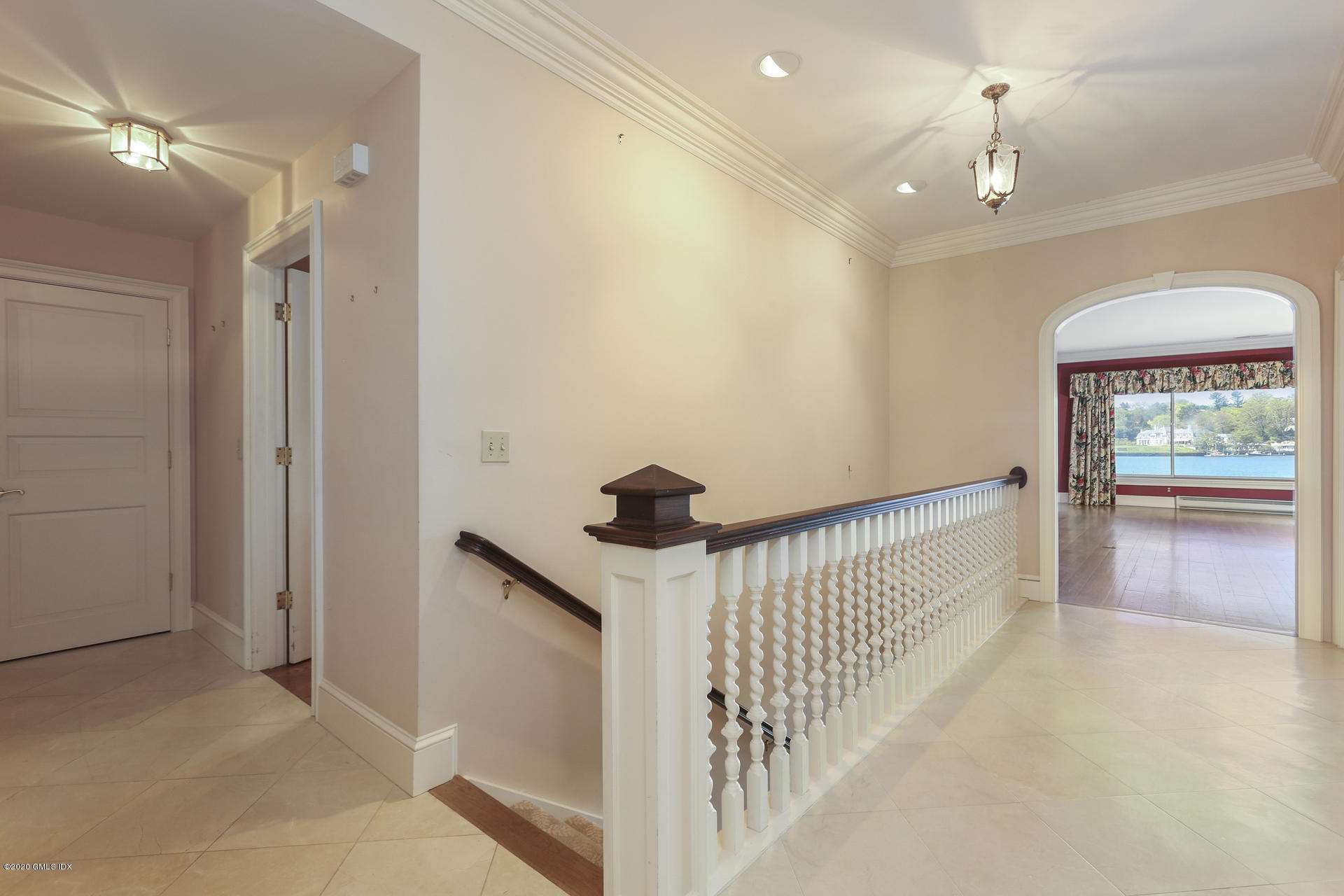 680 Steamboat Road, Unit 6 Greenwich, CT 06830 - Photo 5 of 40 a view of an entryway