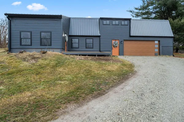 $300,000 | 3805 Botson Lane, Cambridge, OH 43725