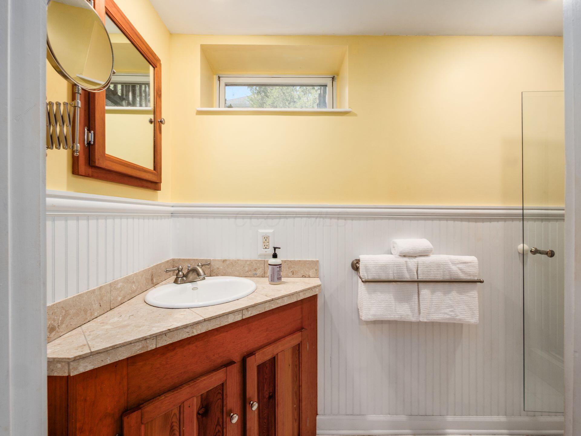 2424 Sherwood Road Bexley, OH 43209 - Photo 50 of 92 LL Full Bathroom