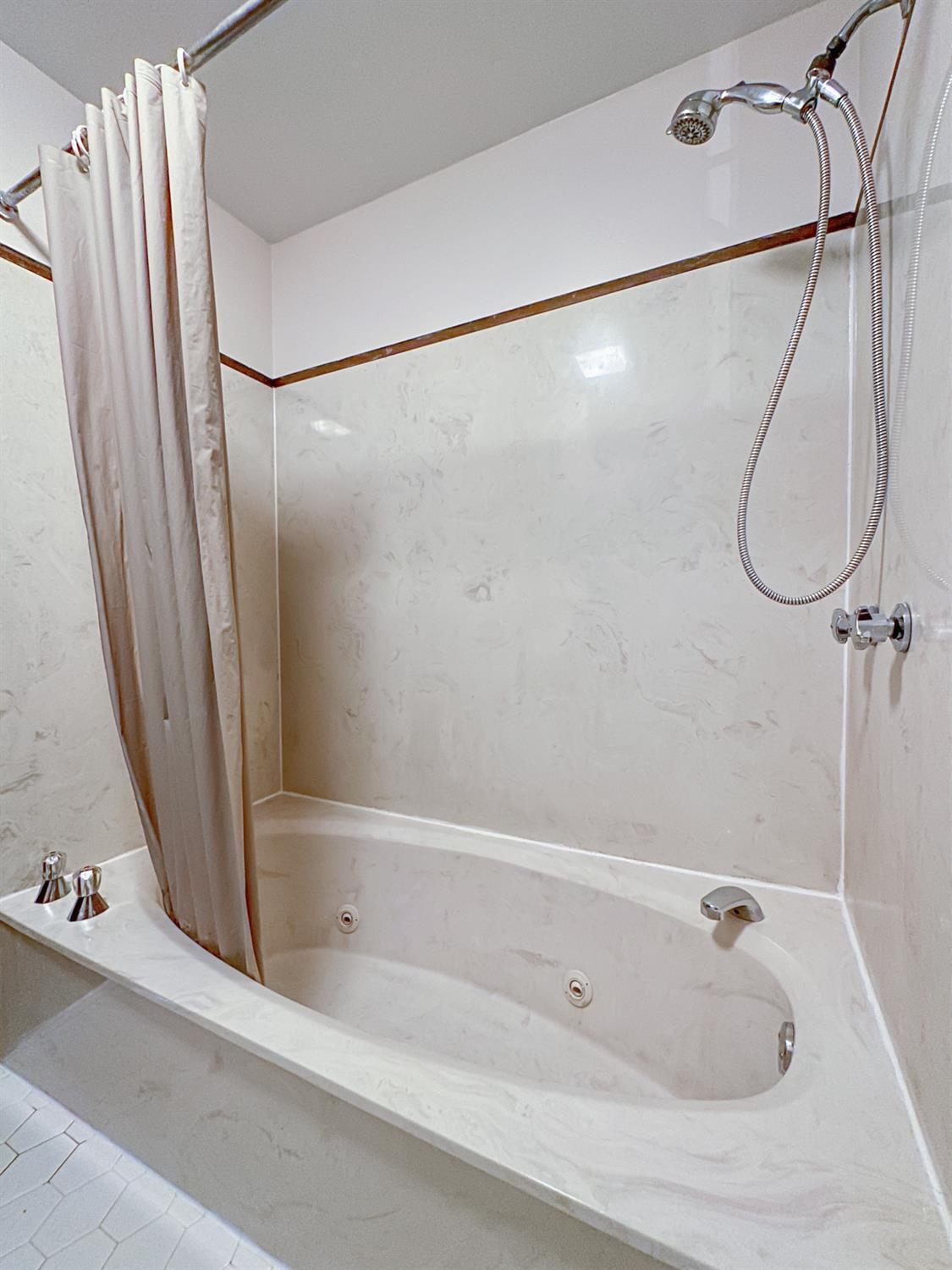 3313 North Bend Road, Unit H Cincinnati, OH 45239 - Photo 15 of 27