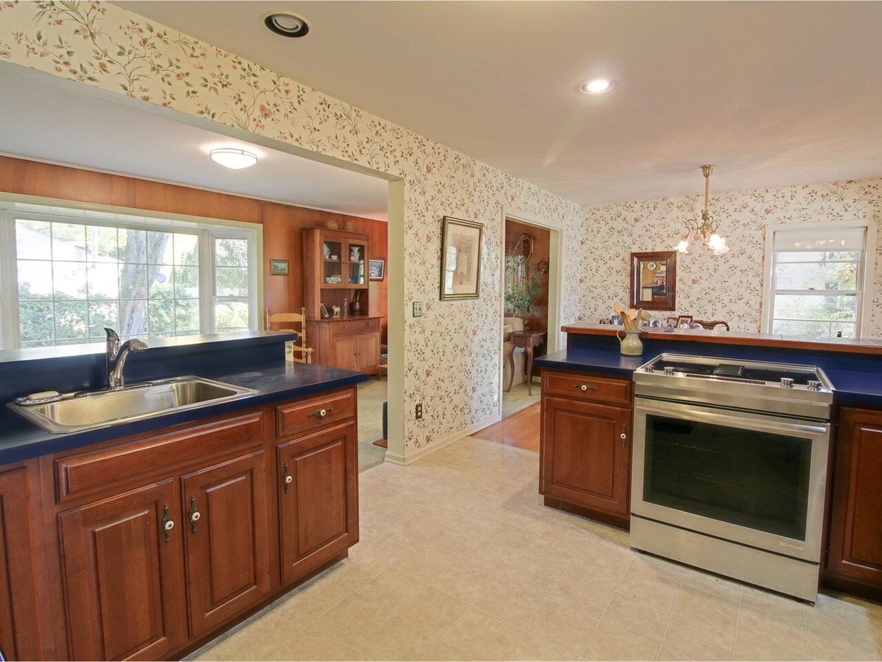 162 Crescent Road Burlington, VT 05401 - Photo 12 of 52