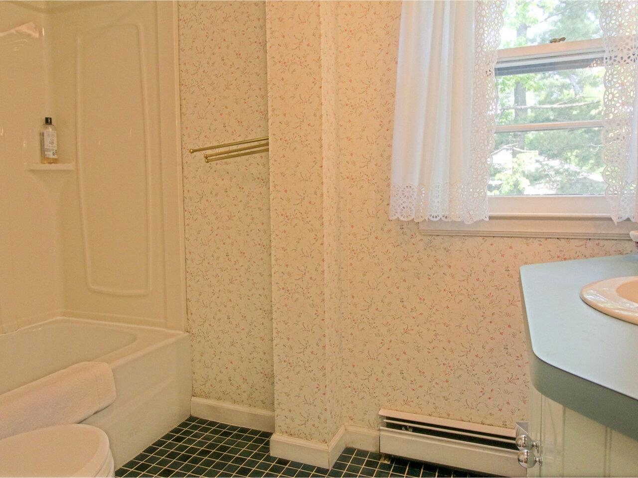 162 Crescent Road Burlington, VT 05401 - Photo 22 of 52