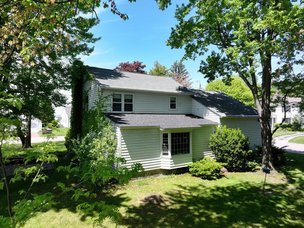 162 Crescent Road Burlington, VT 05401 - Photo 37 of 52