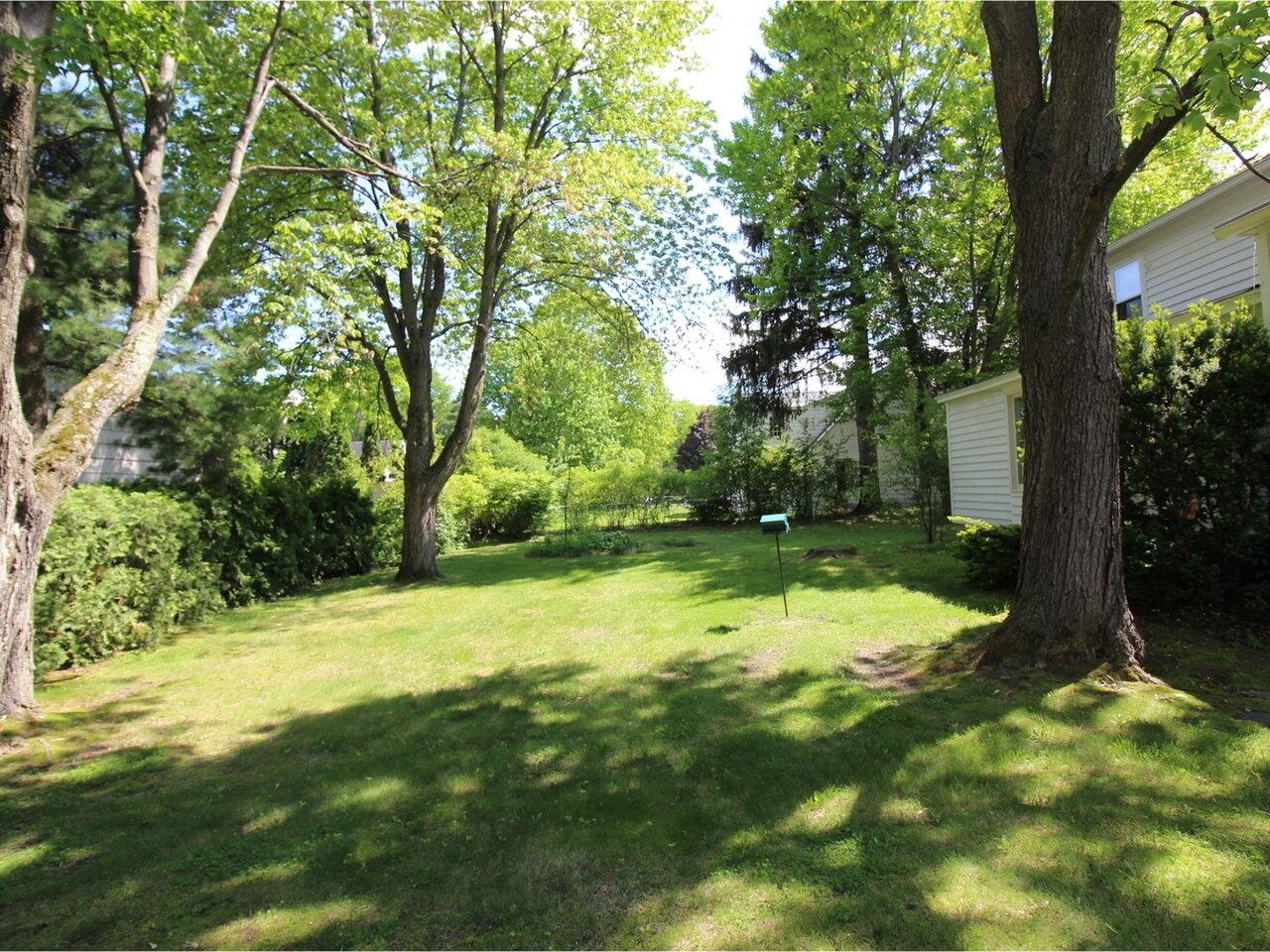 162 Crescent Road Burlington, VT 05401 - Photo 38 of 52