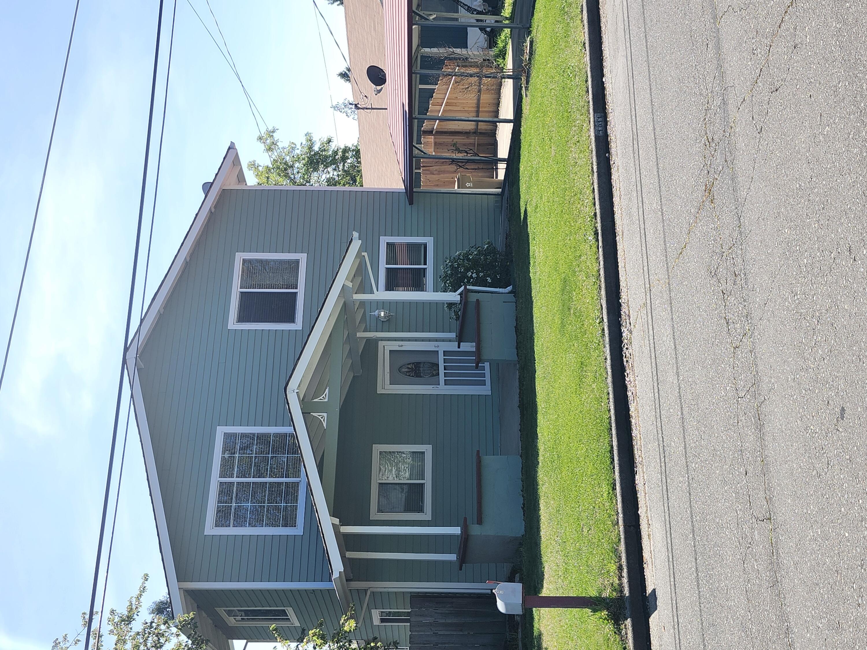 1011 Southwest I Street Grants Pass, OR 97526 - Photo 3 of 47 Front
