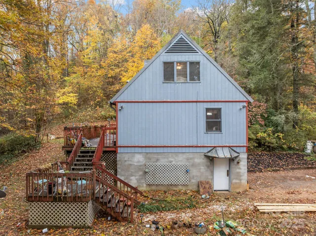 a house view with a outdoor space