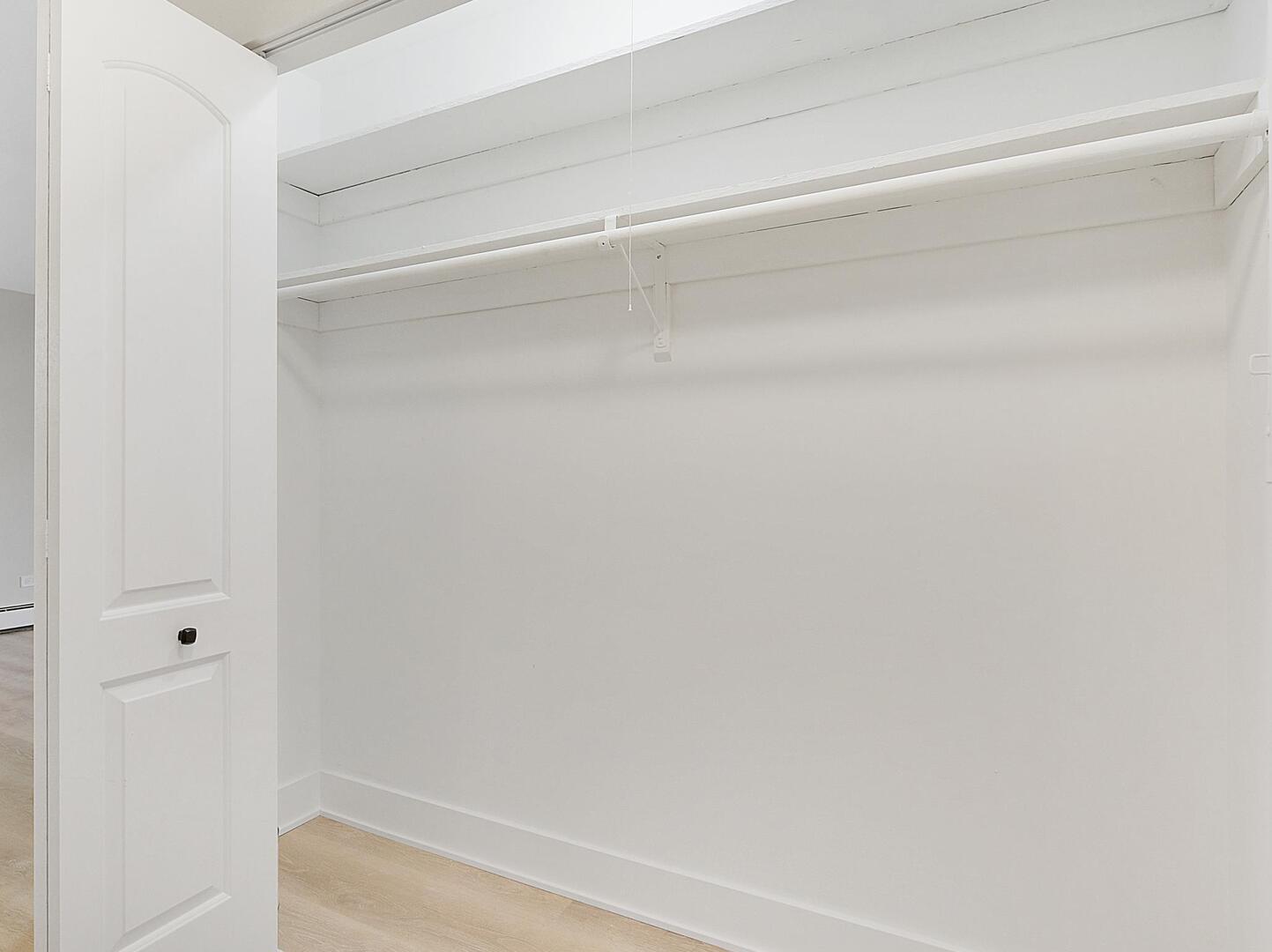 3531 East Central Road, Unit 101 Des Plaines, IL 60025 - Photo 10 of 15 a bathroom with a bathtub