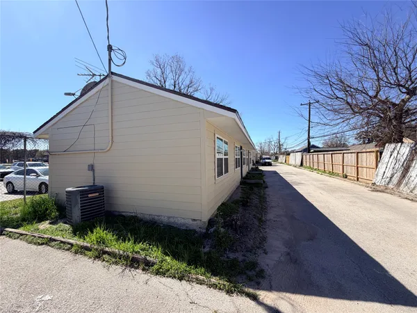 a house view with a outdoor space
