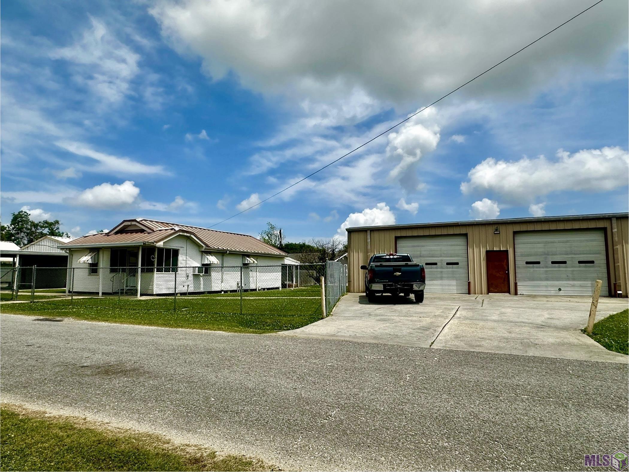 161 Oak D Street Larose, LA 70373 - Photo 4 of 21