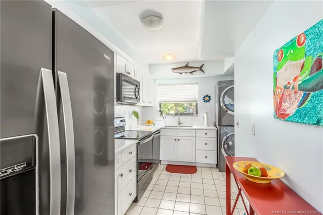 a view of balcony with city view