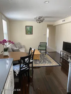 $2,800 | 60 Oakridge Street, Unit 2N, Greenwich, CT 06830