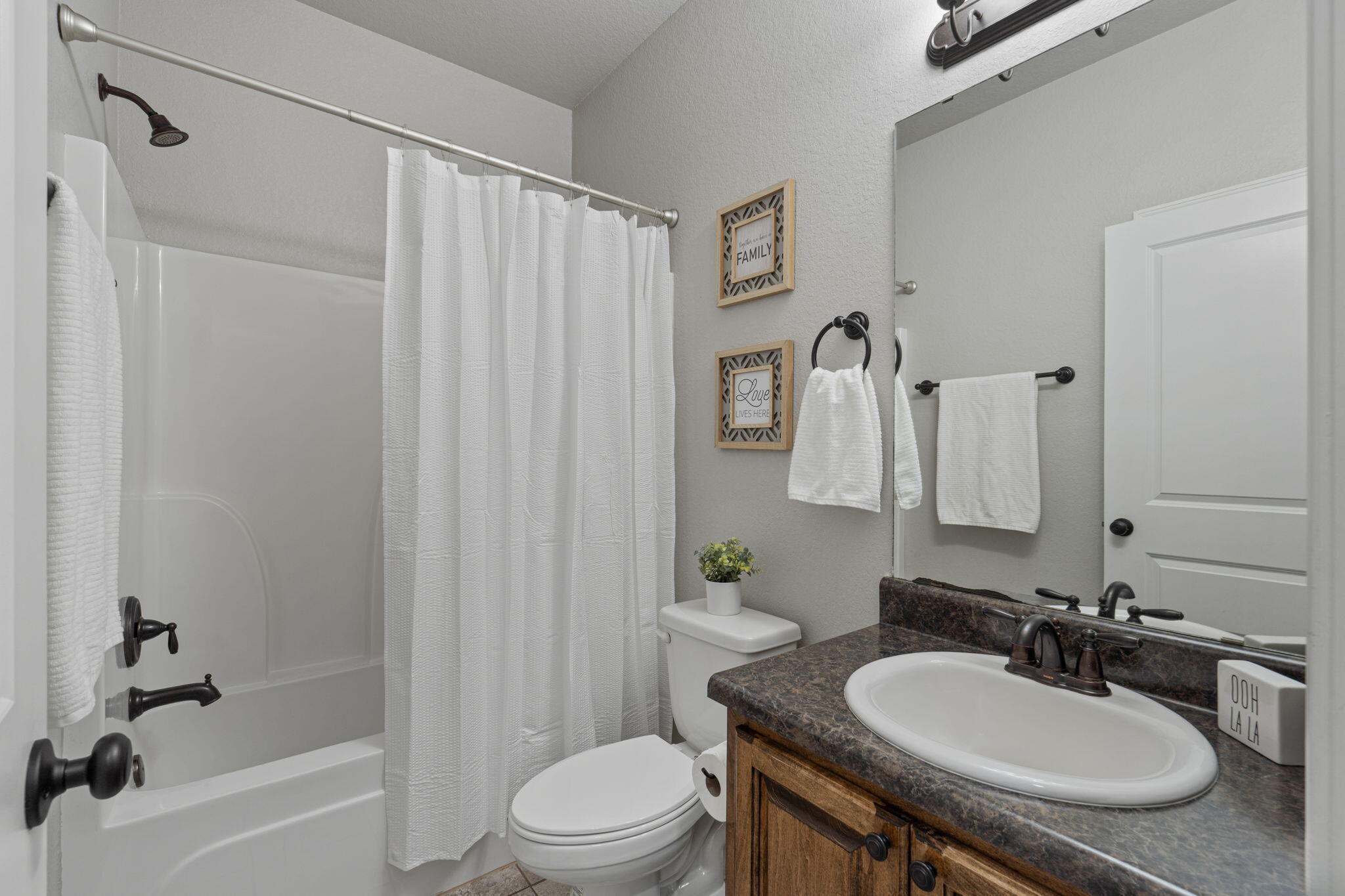 5330 Wyndell Circle Crestview, FL 32539 - Photo 25 of 54 Bathroom