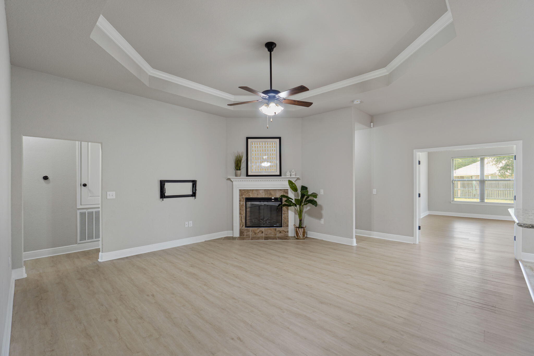 5330 Wyndell Circle Crestview, FL 32539 - Photo 5 of 54 Living room