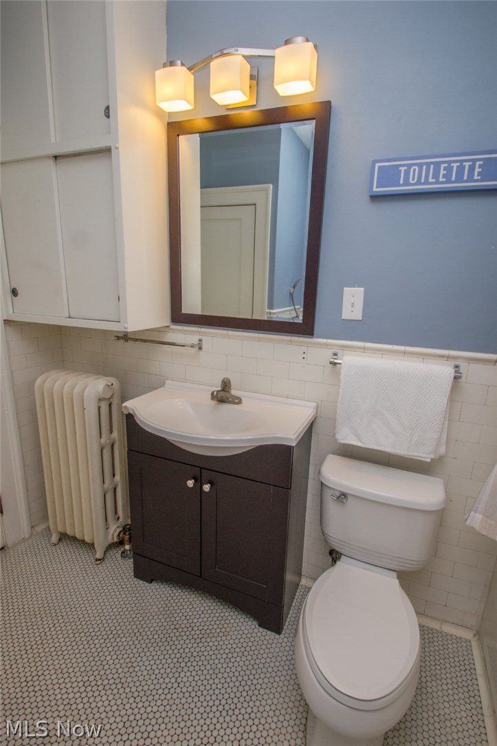 3120 Scarborough Road Cleveland, OH 44118 - Photo 27 of 27 2nd Full Bath on Second Floor
