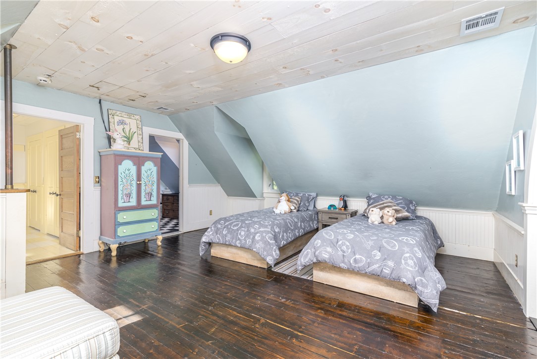 2550 Vineyard Road North Kingstown, RI 02874 - Photo 24 of 50 3rd floor bonus room with wide plank floors. Used here as grandkids room! Full bath with tub and shower
