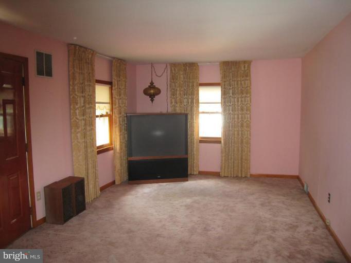 4416 Clearfield Road Silver Spring, MD 20906 - Photo 4 of 11 Living Room