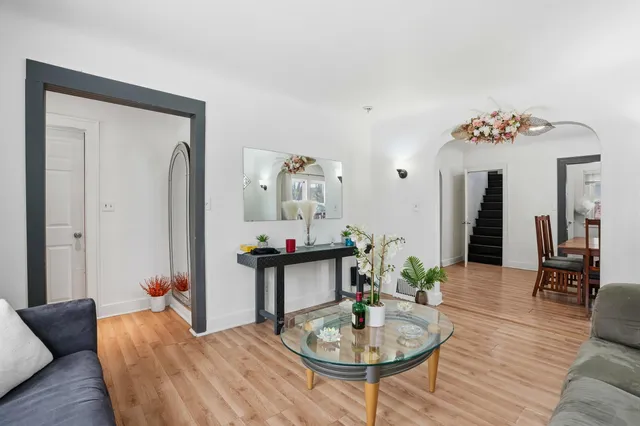 $165,000 | 18 Edna Avenue, Pontiac, MI 48341