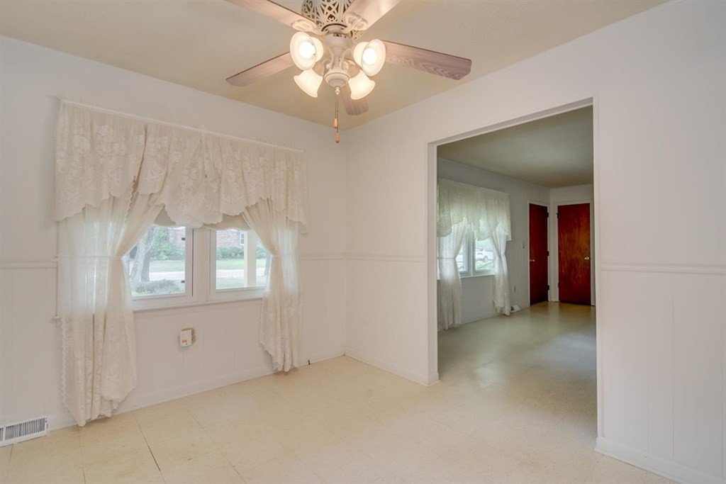 280 Marcia Street Williston, SC 29853 - Photo 11 of 33