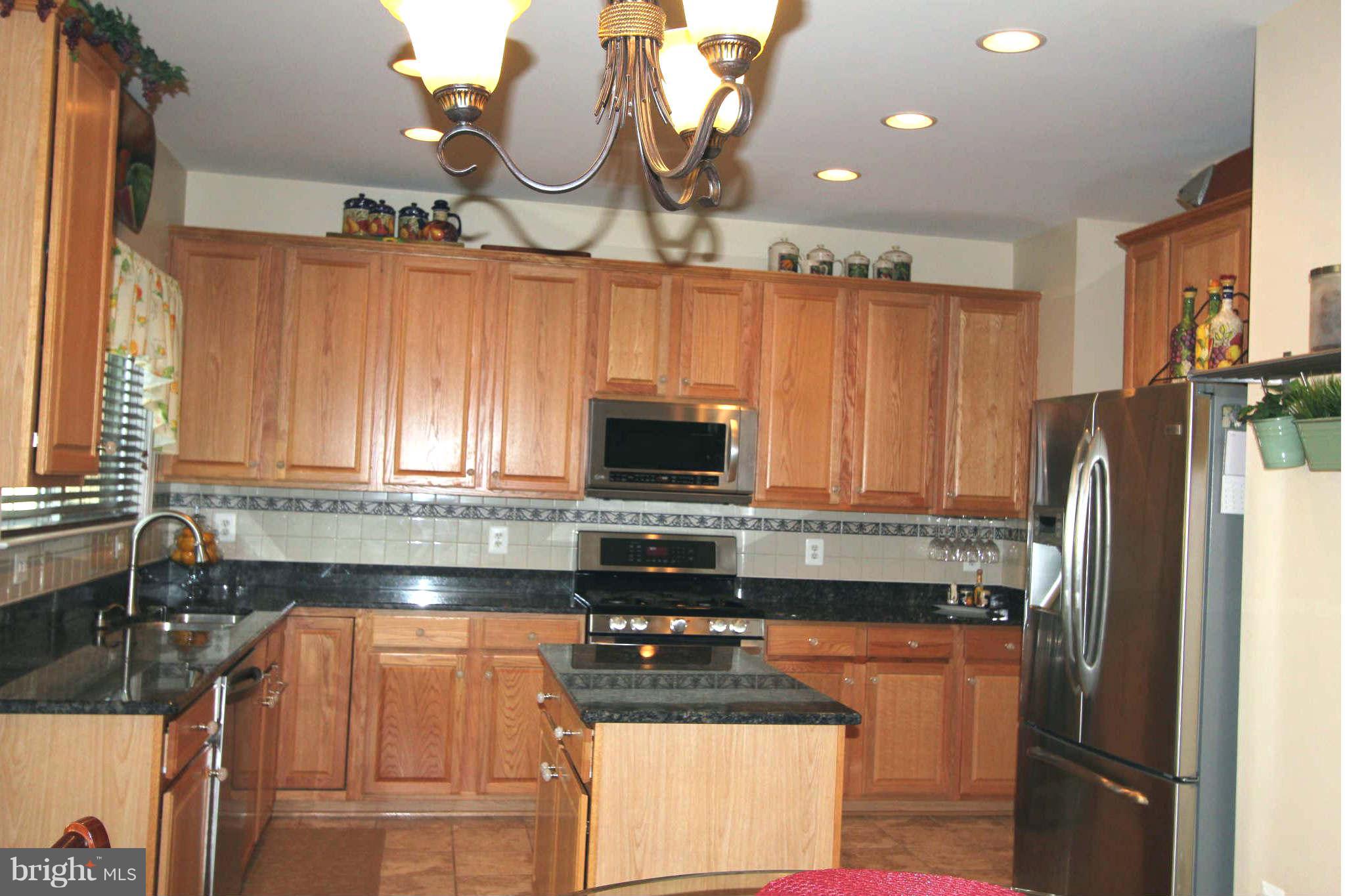4199 Agency Loop Triangle, VA 22172 - Photo 8 of 28 Kitchen