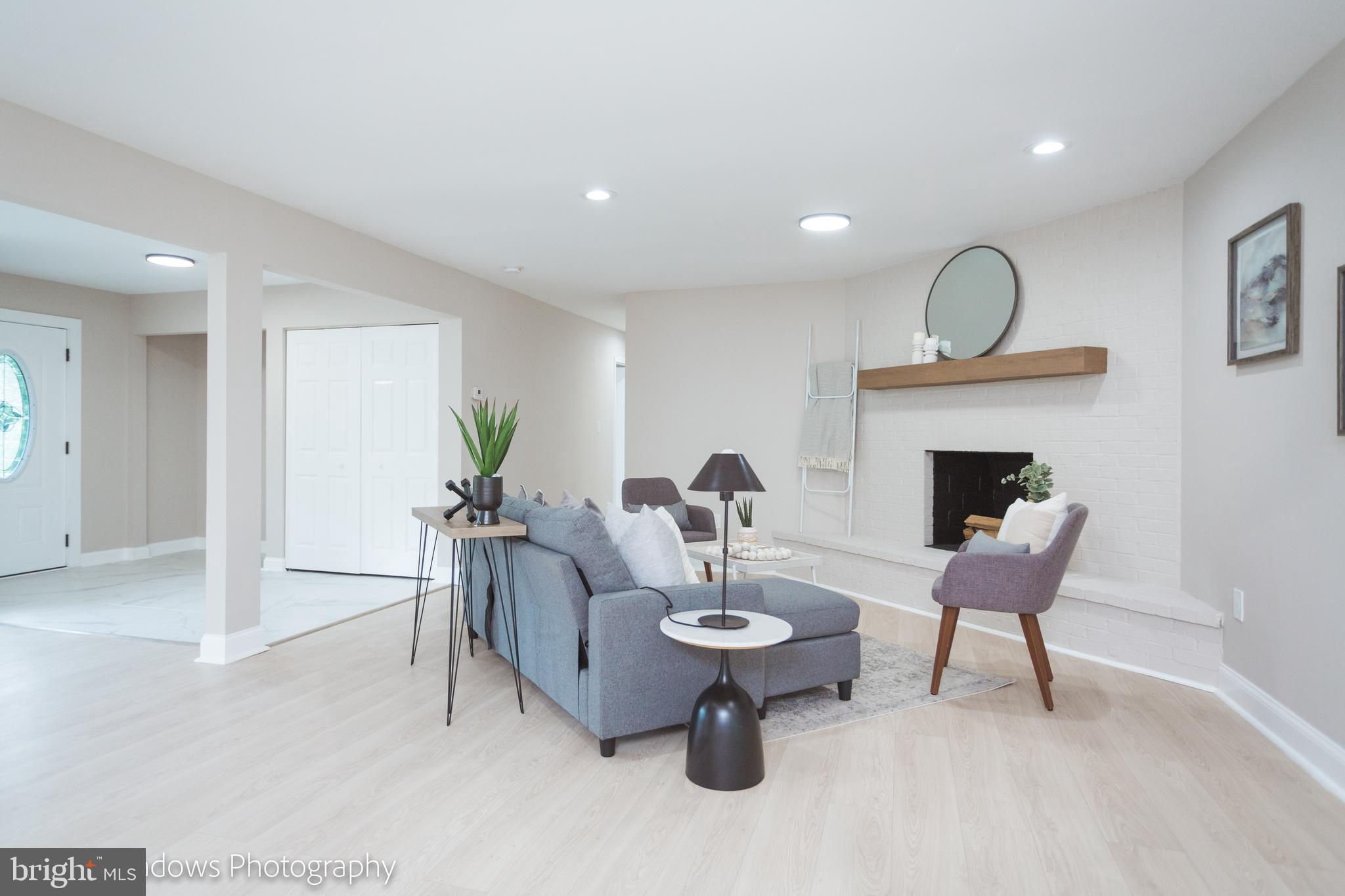 13829 Manor Glen Road Baldwin, MD 21013 - Photo 11 of 57 Living room