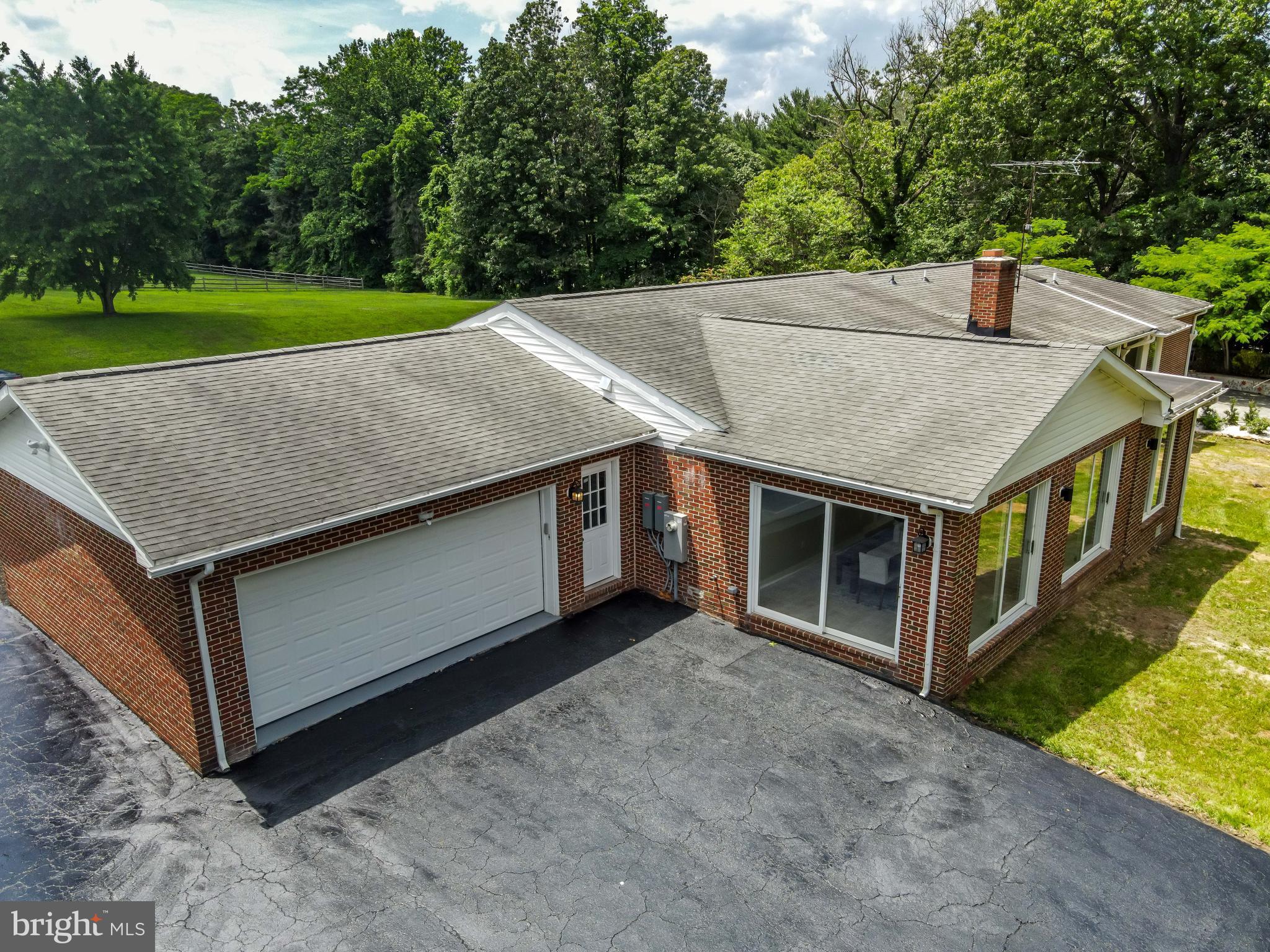 13829 Manor Glen Road Baldwin, MD 21013 - Photo 5 of 57 2 car garage